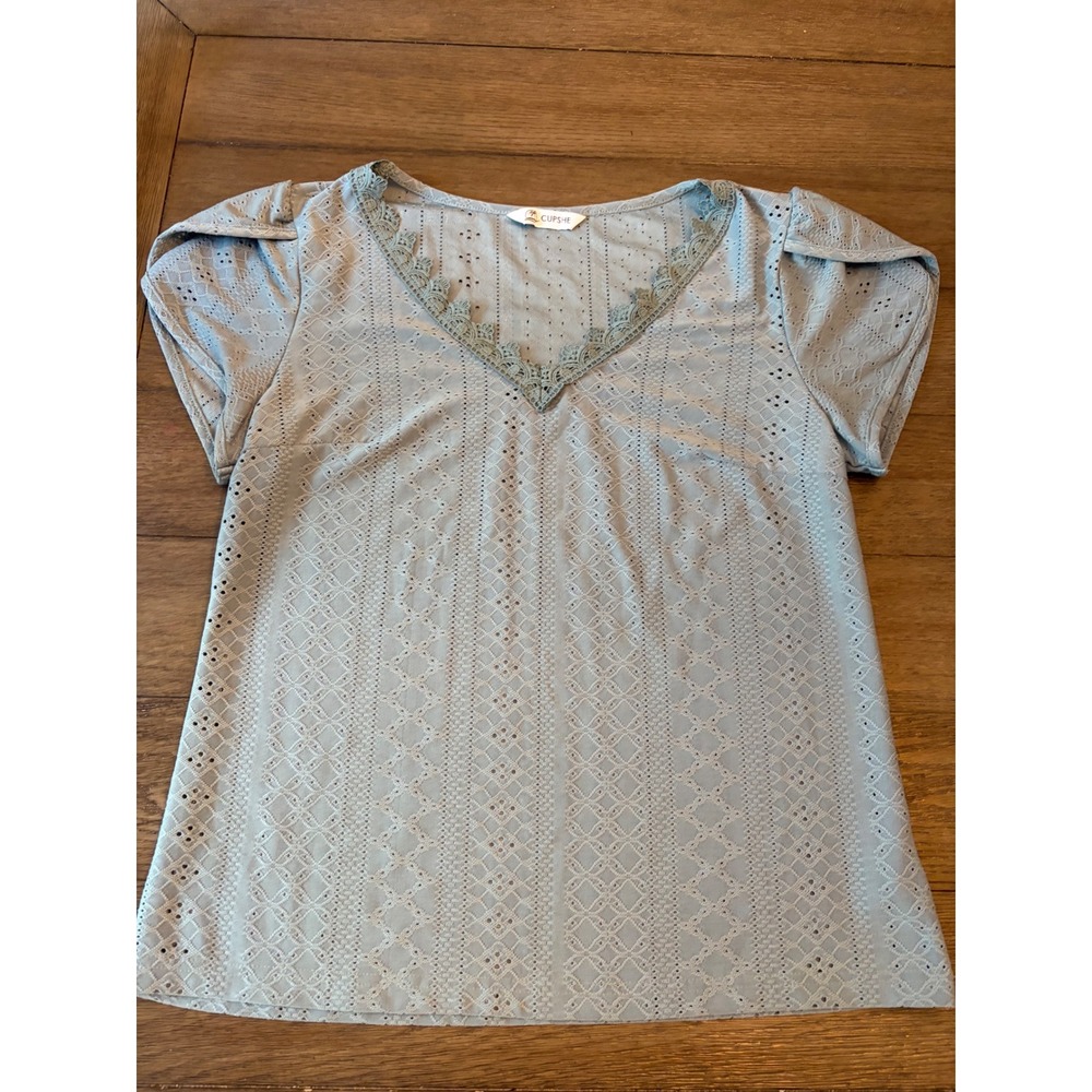 CUPSHE Lace V-Neck Blouse Womens Medium Sage Green Eyelet Flutter Sleeve Top